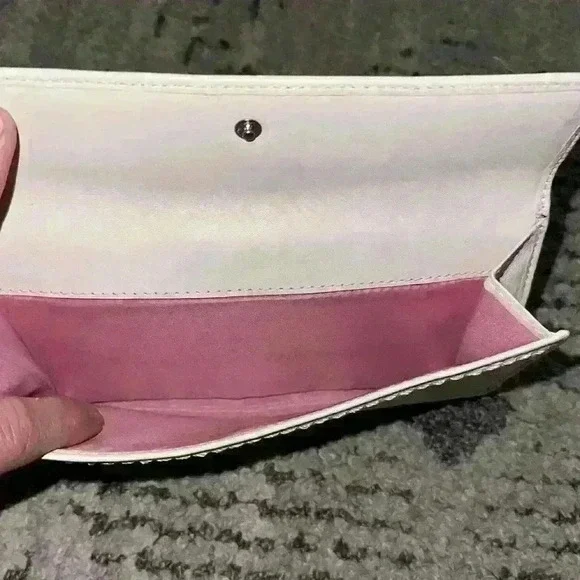 🌻VINTAGE Coach Legacy White Bi-Folded Leather Wallet | Silver Turn-Lock Closure - Picture 5 of 5